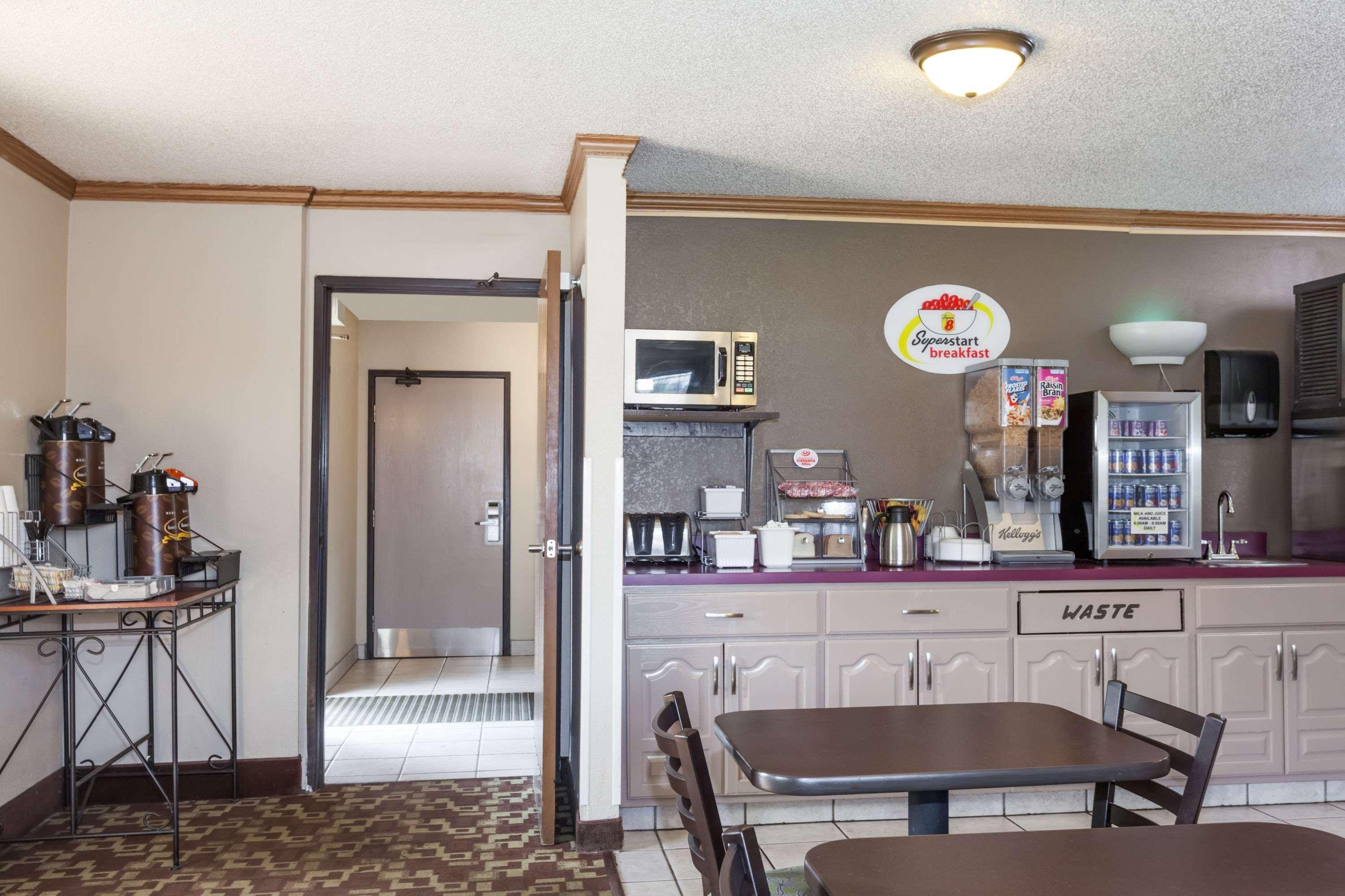 Hotel Super 8 By Wyndham Dunbar/Charleston Area Exterior foto